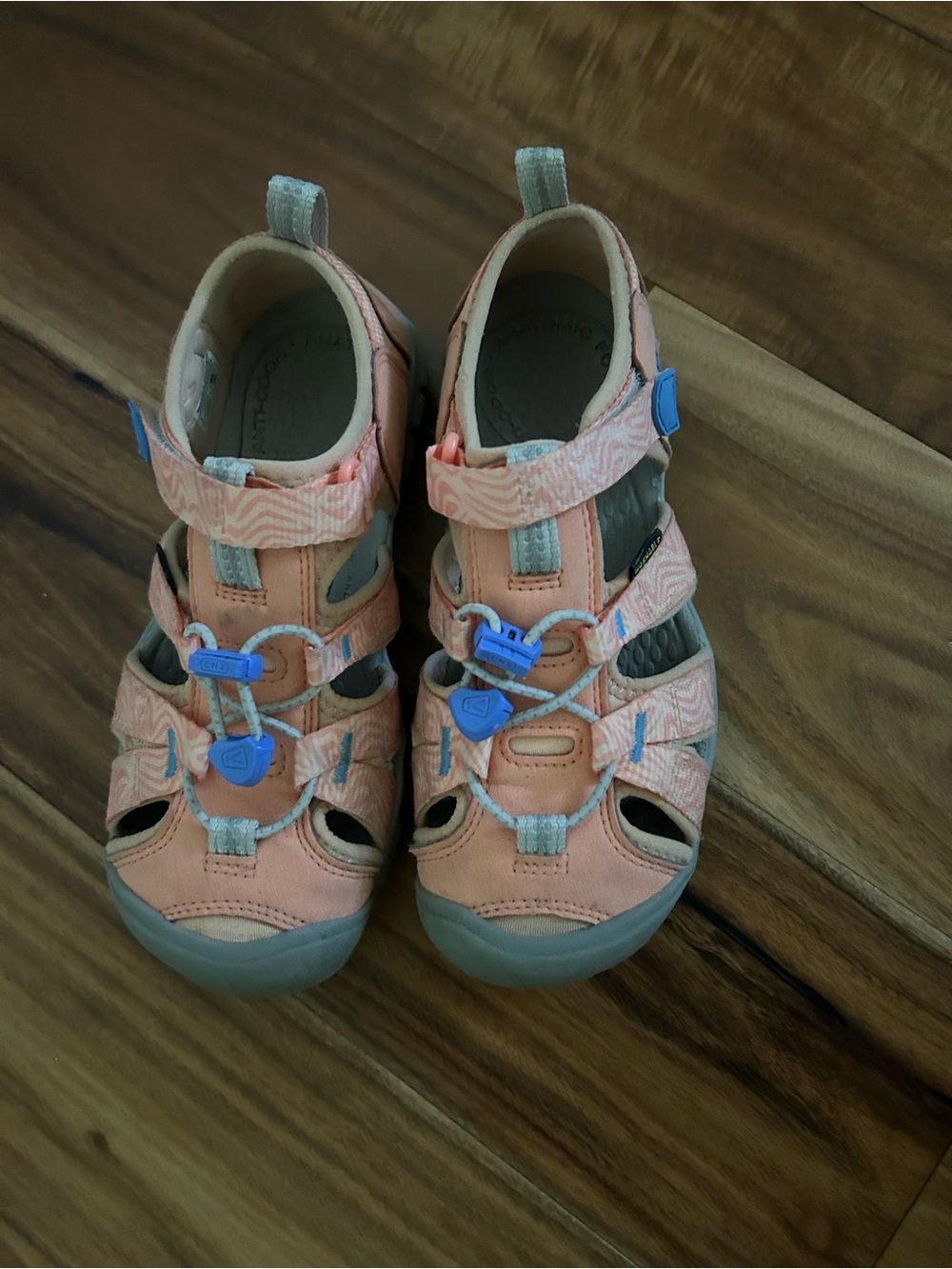 Kids Keen Peach Outdoor Sandals with Blue Accent Bungee